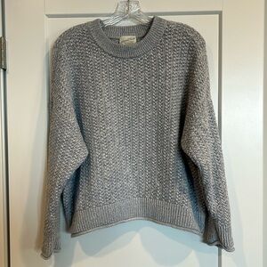Universal thread crew gray neck sweater. Size XL.